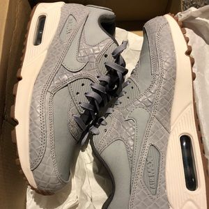 Women’s Nike air max 90 - wolf grey - never worn